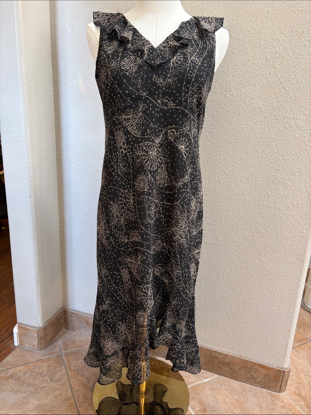 Ann Taylor LOFT Petites 4P Black Floral Ruffle Neck Sleeveless Midi Dress